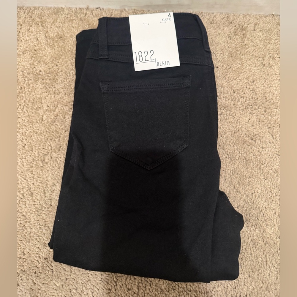 “New” 1822 Denim Black Ankle Capri Leggings size4 - Picture 2 of 2